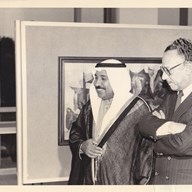 د.فاروق العمر في احد المعارض الفنية