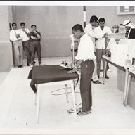 د.فاروق العمر يلقي كلمته في اول عيد علم في الكويت_ثانوية الشويخ 1963
